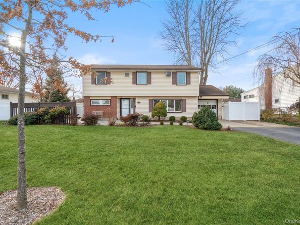 246 W 10th Street, Deer Park NY 11729