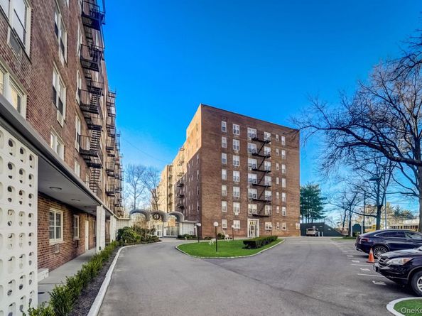 54-44 Little Neck Parkway 2A, Little Neck NY 11362