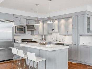 5 Renaissance Square