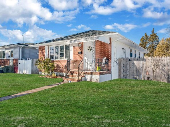 221 Amsterdam Avenue, West Babylon NY 11704