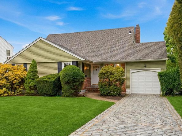 208 Weyford Terrace, Garden City NY 11530