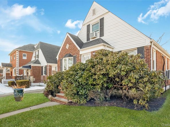 6722 166th Street, Fresh Meadows NY 11365