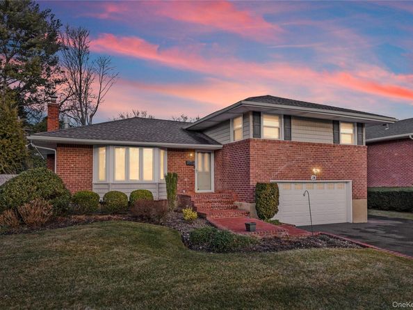 26 Glenwood Road, Plainview NY 11803