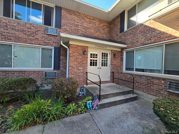 111 Edmunton Drive G4, North Babylon NY 11703