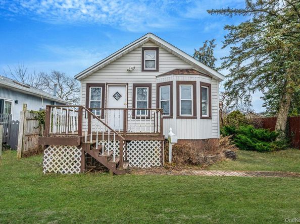 8 Eastern Concourse, Amityville NY 11701