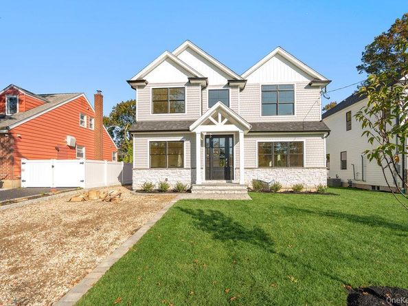 47 Netz Place, Albertson NY 11507