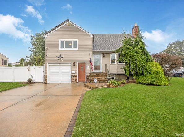 138 Eastgate Road, Massapequa Park NY 11762