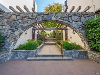 1200 Warburton Avenue