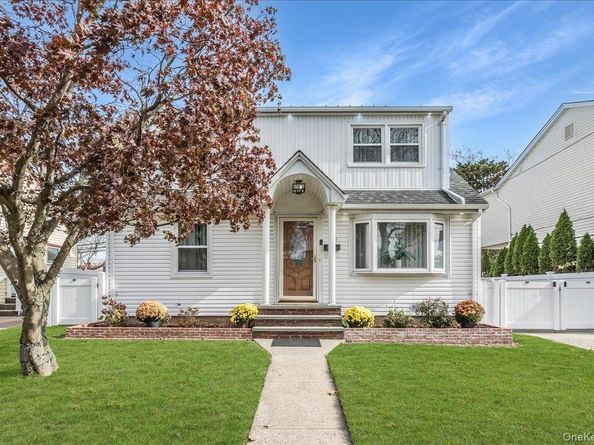 95 Norman Street, New Hyde Park NY 11040