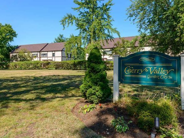 127 Fifteenth Street E2, Garden City NY 11530