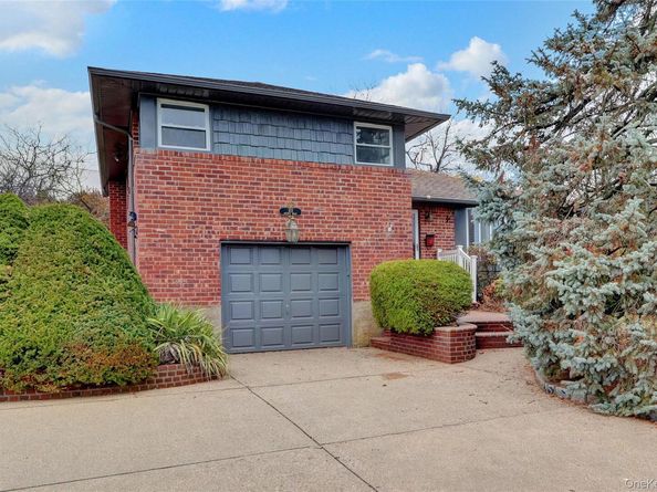 101 Beverly Place, Levittown NY 11756