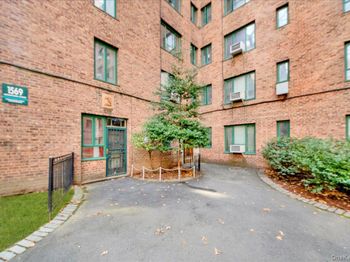 1569 metropolitan Avenue