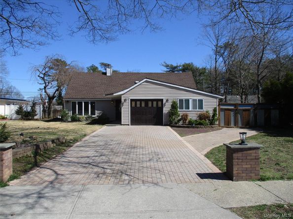 39 Split Cedar Drive, Islandia NY 11749