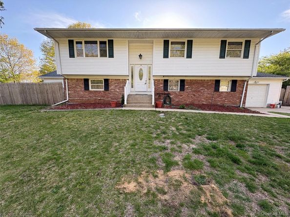16 Linden Street, Coram NY 11727