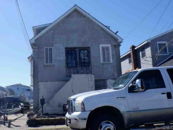 717 S 9th Street, Lindenhurst NY 11757
