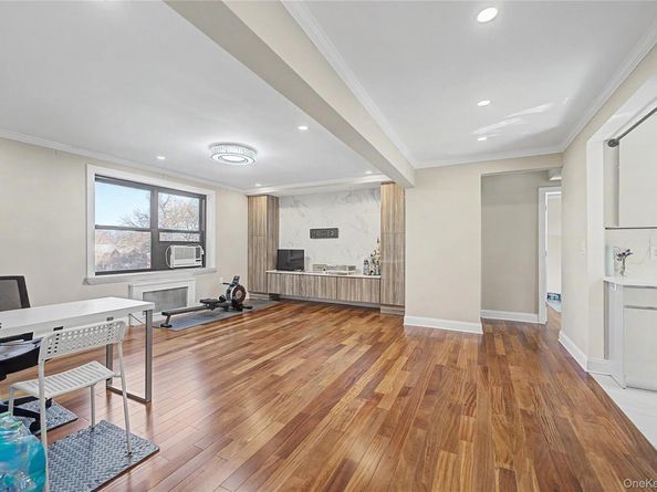 21102 73rd Avenue 3H, Oakland Gardens NY 11364