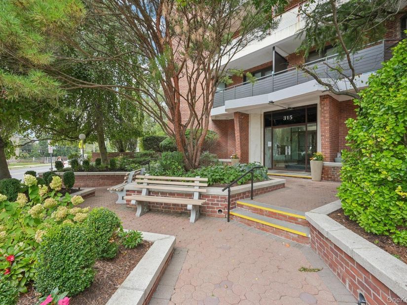 315 King Street 1L, Port Chester NY 10573