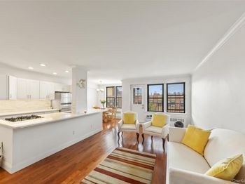 1874 Pelham Parkway South