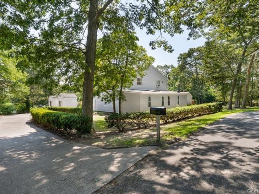 10 Sunnyside Drive, Sound Beach NY 11789
