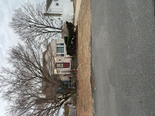 417 N Monroe Avenue, Lindenhurst NY 11757