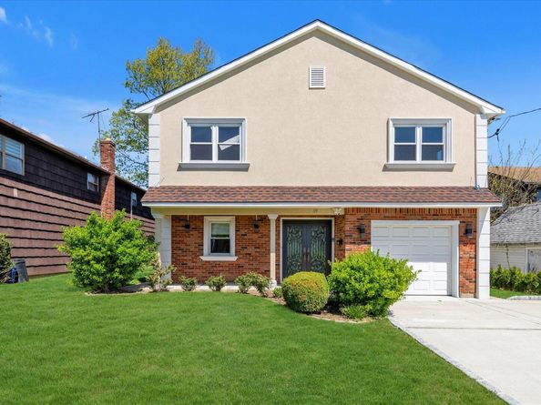 69 Woodward Street, Roslyn Heights NY 11577