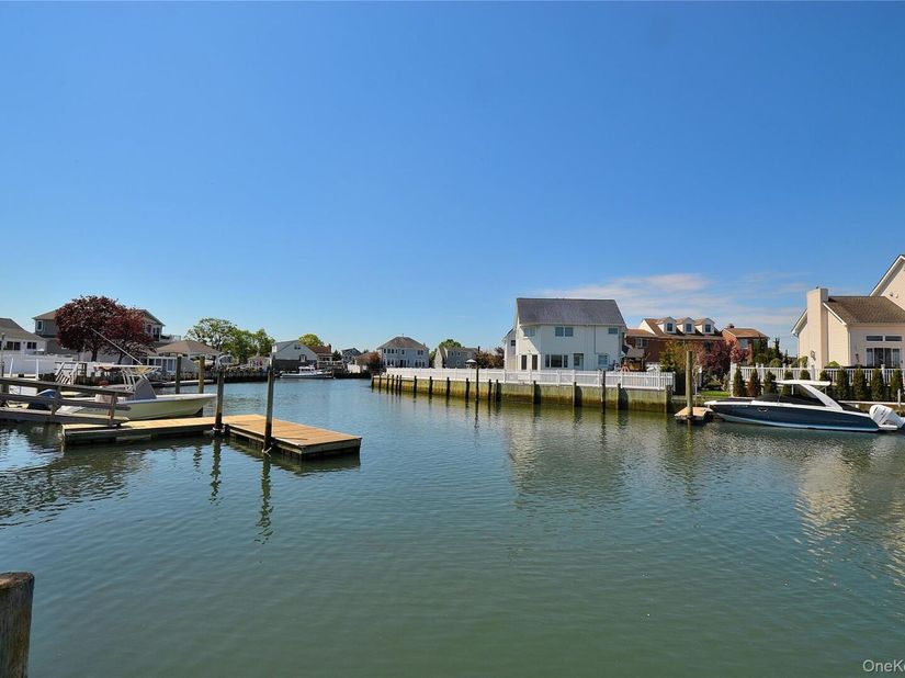 2586 Riverside Drive, Wantagh NY 11793