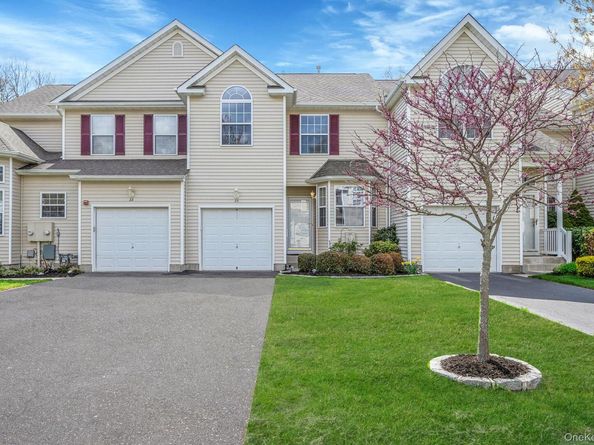 23 Cranberry Circle, Medford NY 11763