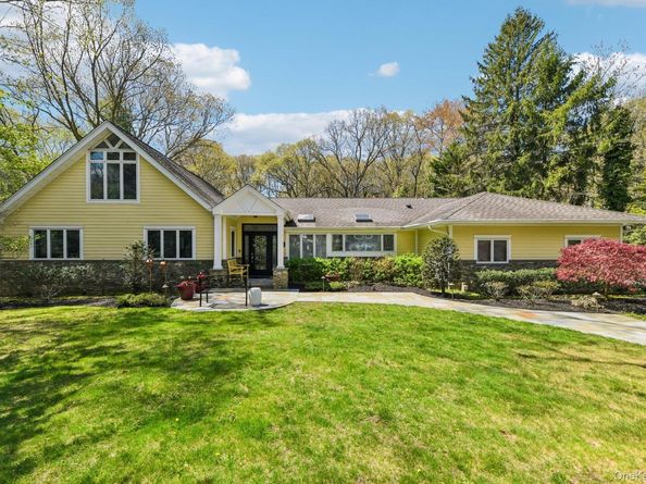 27 Treeview Drive, Melville NY 11747