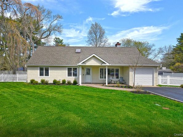 51 Fairfields Lane, Huntington Station NY 11746