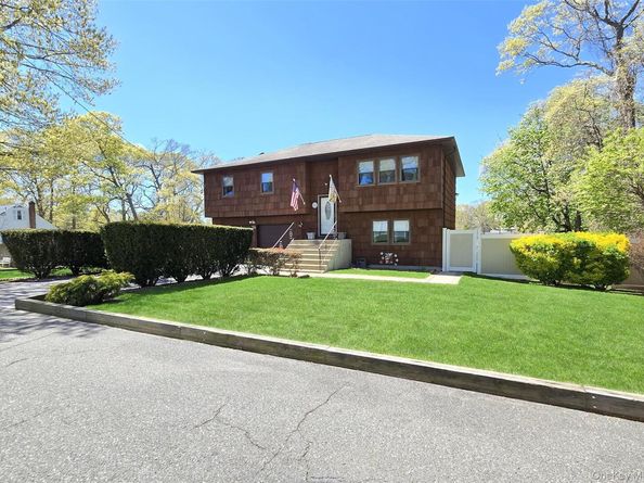 76 Webster Avenue, Ronkonkoma NY 11779