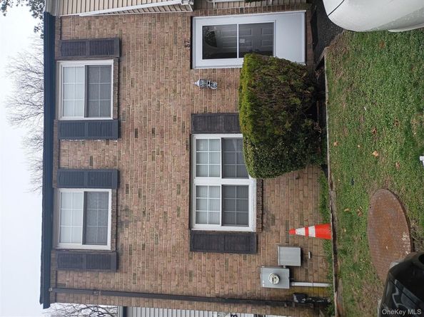 87 Hill Court 87, Calverton NY 11933