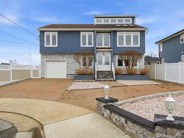 233 Arthur Street, Freeport NY 11520