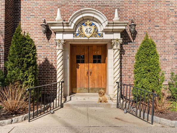 42 Pondfield W 6D, Bronxville NY 10708