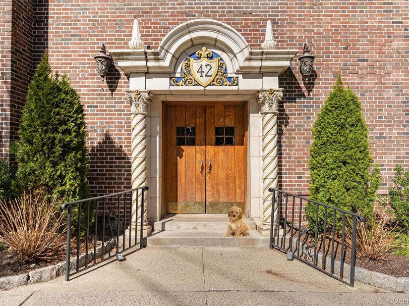 42 Pondfield W 6D, Bronxville NY 10708