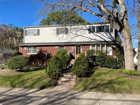 581 Grand Avenue, Lindenhurst NY 11757