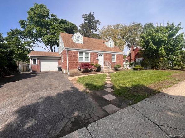 245 Warren Street, Uniondale NY 11553
