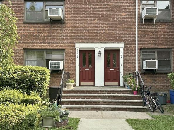 199-08 21st 1327, Whitestone NY 11357