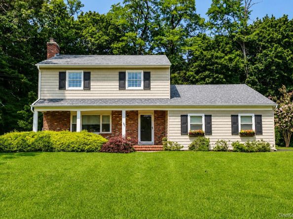 2 Salem Drive, Stony Brook NY 11790