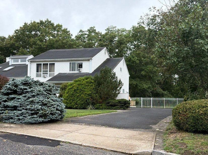 26 Bailey Lane, Manorville NY 11949