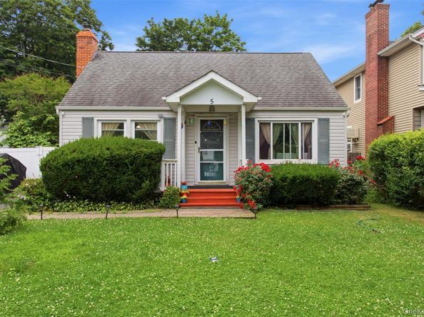 5 Putnam Place, Huntington Station NY 11746