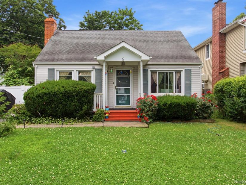 5 Putnam Place, Huntington Station NY 11746