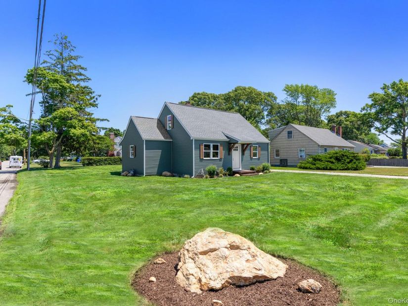 90 Sunrise Avenue, Riverhead NY 11901
