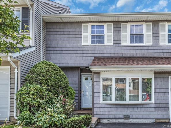 104 W Woodlake Drive, Woodbury NY 11797