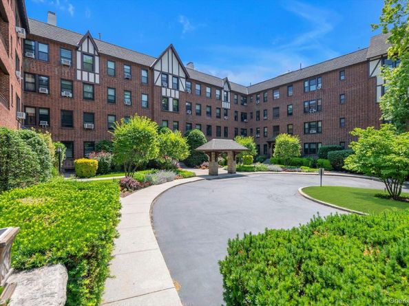 240 Bronxville Road C1, Bronxville NY 10708