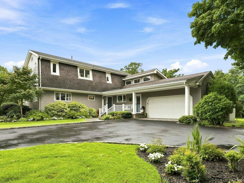 16 Brittany Court, Northport NY 11768