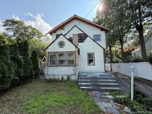 1014 Washington Drive, Centerport NY 11721