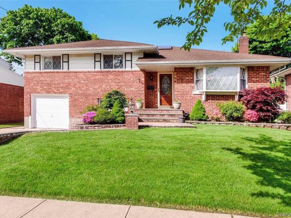 110 Leahy Street, Jericho NY 11753