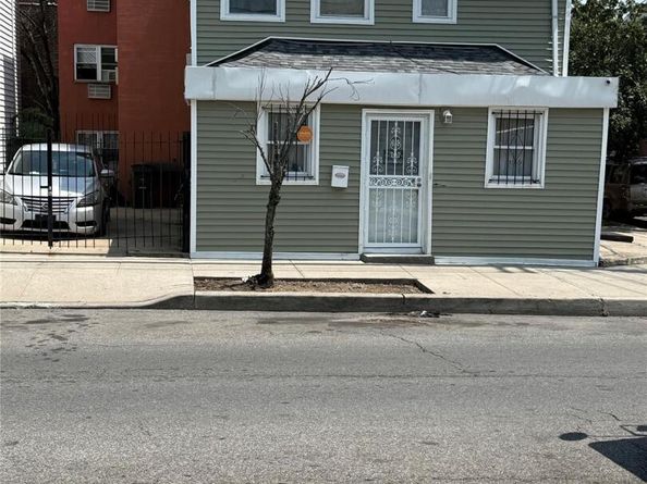 801 E 215th Street, Bronx NY 10467