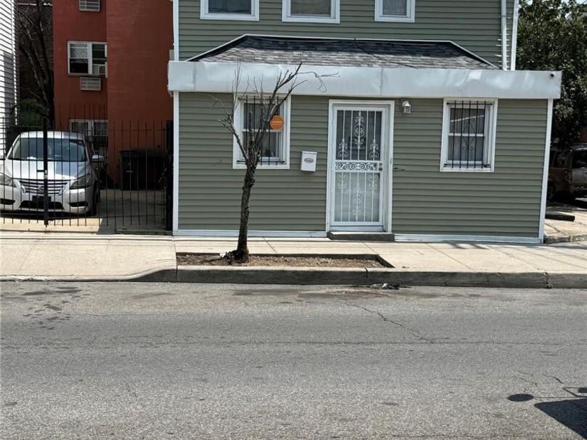 801 E 215th Street, Bronx NY 10467