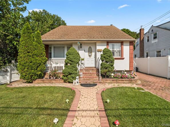 461 Greengrove Avenue, Uniondale NY 11553